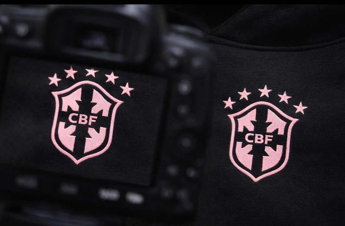 Avense Signature Black Hoodie – Premium