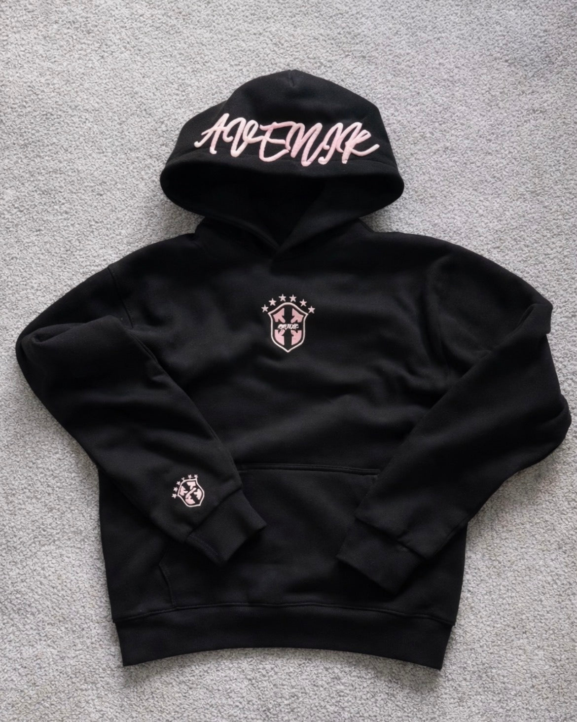 Avense Signature Black Hoodie – Premium